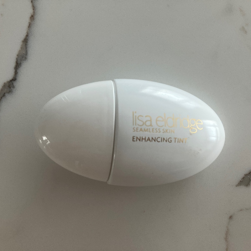 Lisa Eldridge Seamless Enhancing Skin Tint T6
